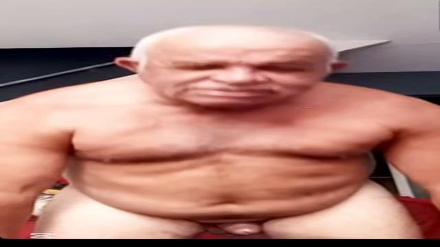 Quem curte gordinho leitador ?? Esse é lindo cara de safado primeira vez dele aqui 