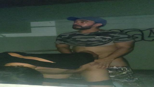 Comendo puto na escada de emergência 