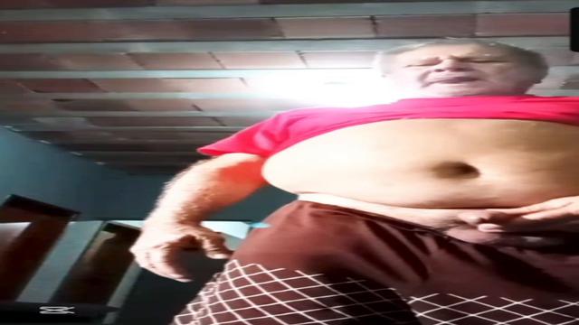 Coroa aposentado gordinho muito bonito gozando primeira vez deleAqui 
