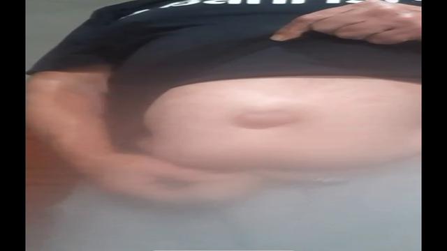 Coroa barrigão 62 anos bem safado mostrando tudo daq...