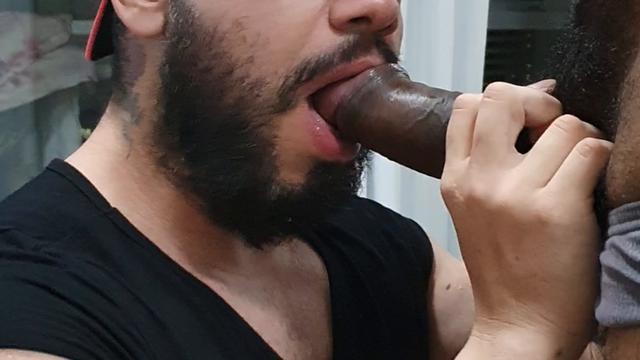 SENDO PUTA PARA O SEGURANÇA 