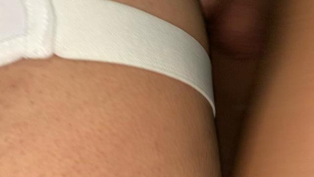 Leitando dentro, e porra escorrendo no final 