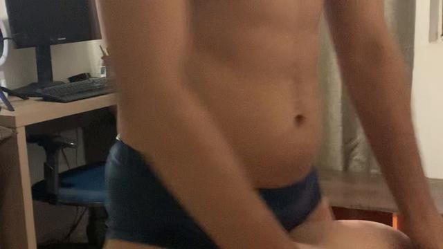 Socando com força enquanto mamo o ursão