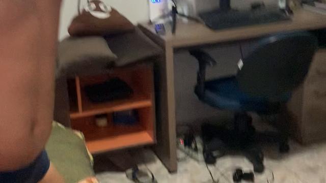 Socando com força no meu rabo