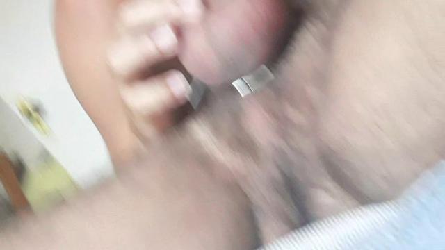 Fazendo um 69 com o paizão de família guloso por mamar pau.