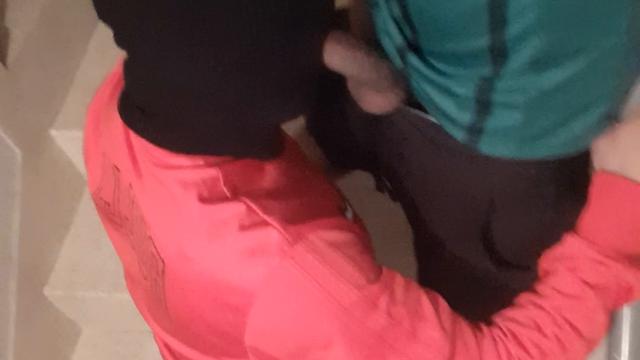 Uma nova aventura no elevador com o mascarado  