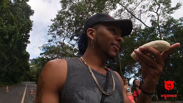 Bastidores de uma suruba, indo para praia de nudismo