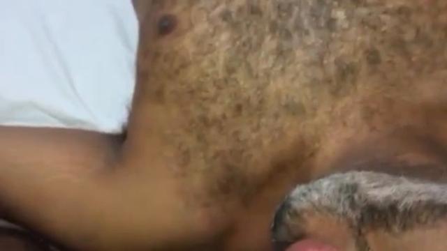 Gozada na boca do macho maduro 