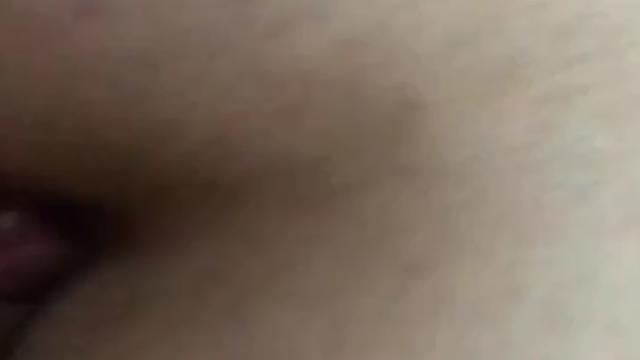 Passando a cabeça do pau e linguando o Rabo