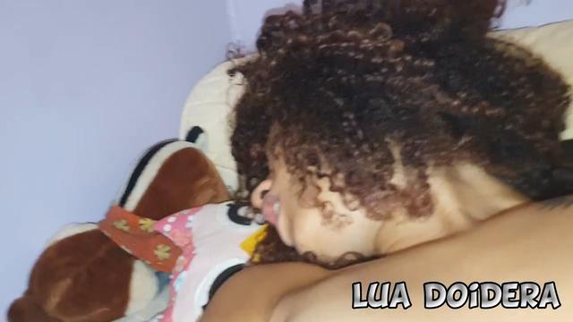 Chupando a Lua e filmando as expressões dela gemendo...