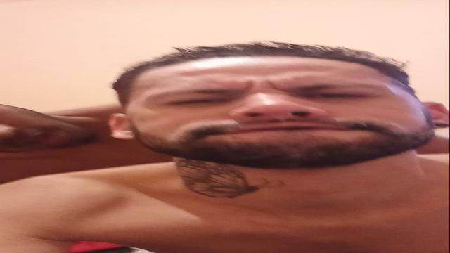 O cara foi em casa e acabei com o cu dele 