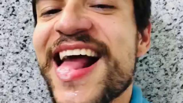 Comecei a noite com um boy, mas terminei com dois he...