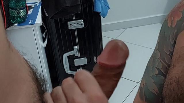 Mais um vizinho me dando leite...rola grossa e lisa....