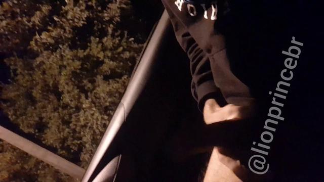 Aquela paradinha básica na rua pra uma aliviada