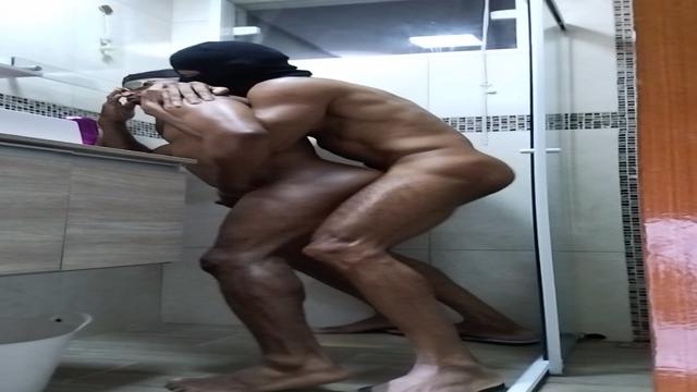 O machão famoso da quebrada empinou o rabinho e tomo...