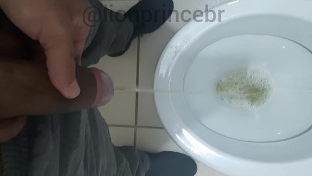 Mijão no tesão da manhã