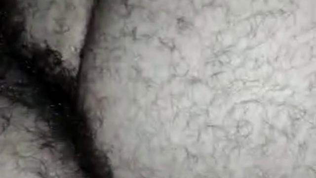 Metendo no pêlo em um parrudo peludão