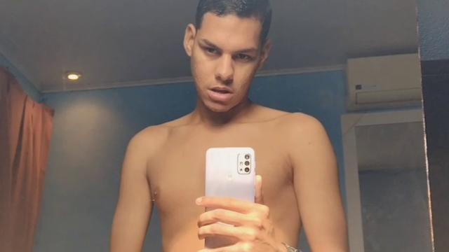 Batendo uma no espelho 