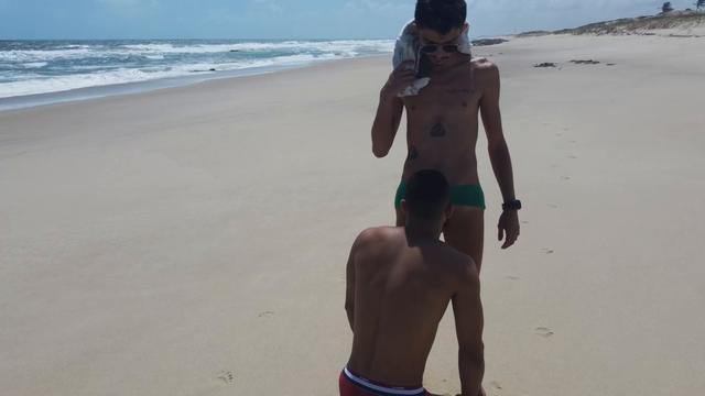 Sexo na praia com o Caduzinho