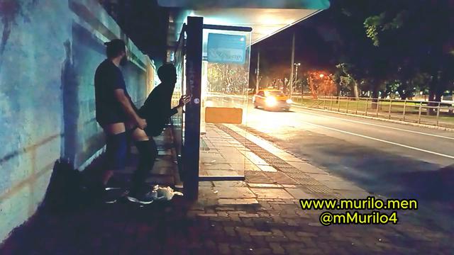 PRÉVIA ... COMI O NOVINHO NA PARADA DE ÔNIBUS E DEPO...