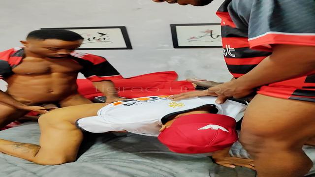 Vasco × Flamengo student being destroyed by the brig...