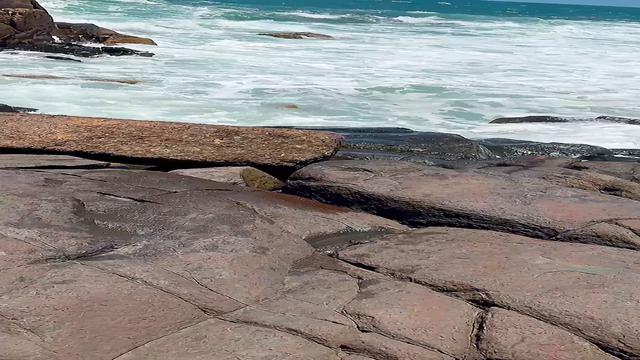 Eu botelhei muito o cuzinho do Rafinha lá nas rochas...