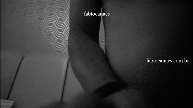 Descuidada ela não é Escapuliu um instante sem camis...