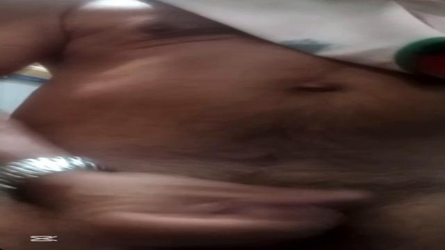 Mais uma punheta desse magrinho da pra pegar no colo...