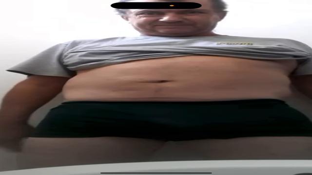 Mais um inédito desse coroa que tem loja de construção. Goza 3 vezes por dia sempre sai muito leite assim sacudo pica peluda 52 anos 