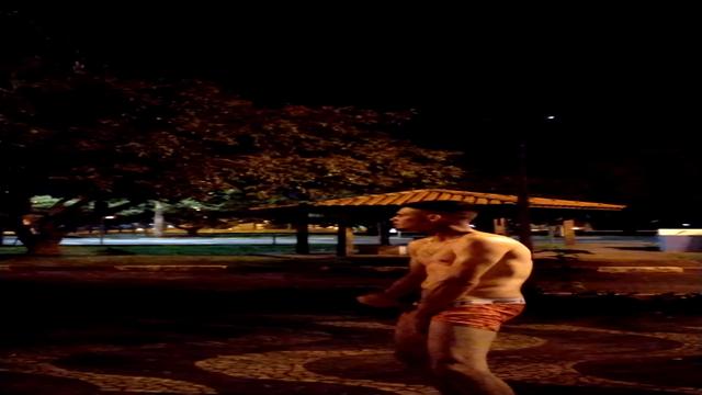 Mais um vídeo no lago da minha cidade gozei de cueca...