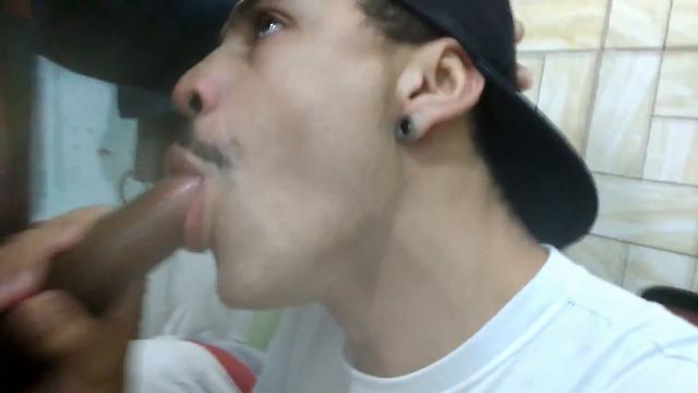 chupando meus amigos heteros.