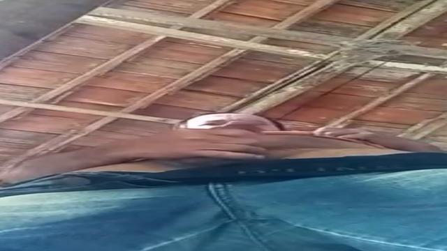 Coroa da roça inédito batendo uma no galinheiro .. 6...