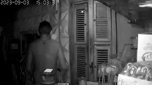 Dindin e cliente putao