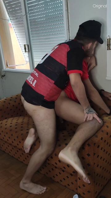 MEU TIO E O NAMORADO DA MINHA IRMÃ ME FUDERAM NA HOR...