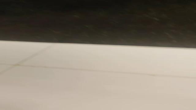 Dando uma rapidinha no banheiro do shopping 