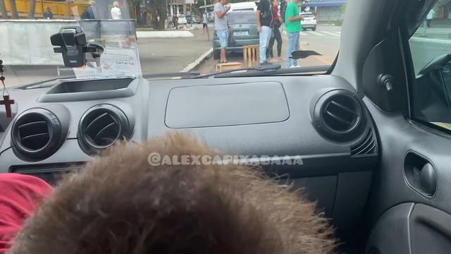 Cara quiz me mama dentro do carro então dei o que ele queria 