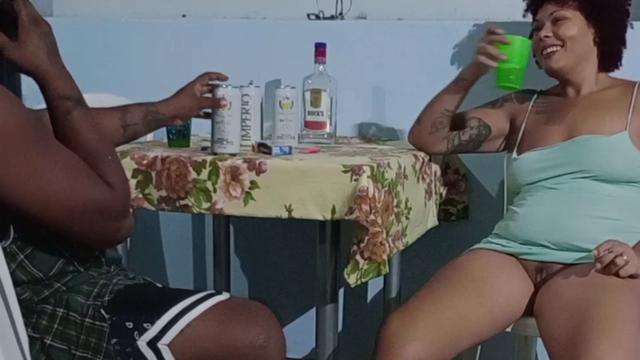 Se exibindo pra ganhar uma tattoo nova 