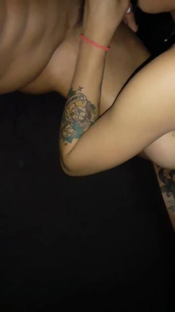 Ganhando uma chupada da amiga