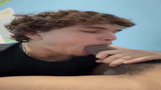Botei pra chupar esse Pauzudo dotado 
