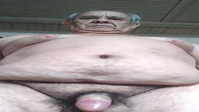 Quem aí curte um coroa gordo ?? 60 anos em breve lei...