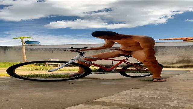 Alguém consegu chupar seu próprio pau? 