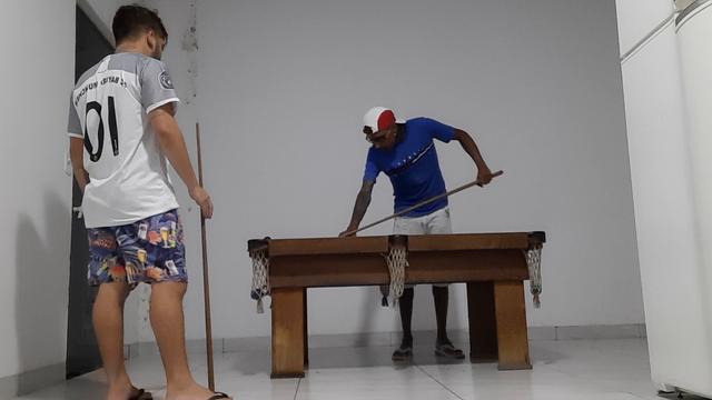 PAU NA MÃO E BOLAS NA MESA #1