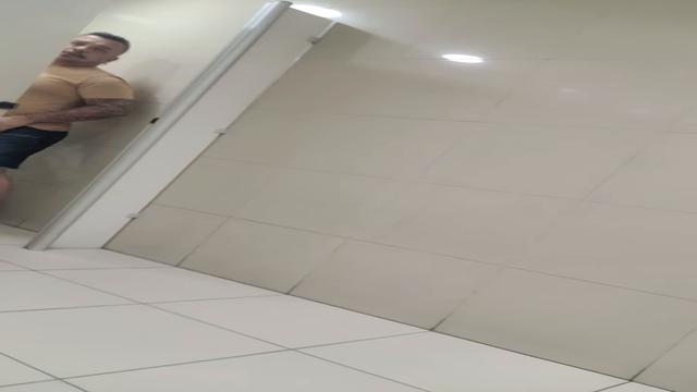 Ganhei uma mamada gostosa do safado