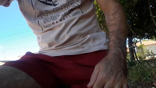 pedalando mostrando a mala