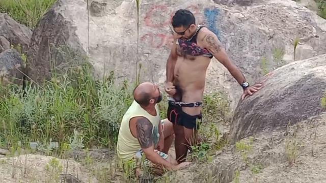Dei mijão e uma gozada na boca do Rafa 