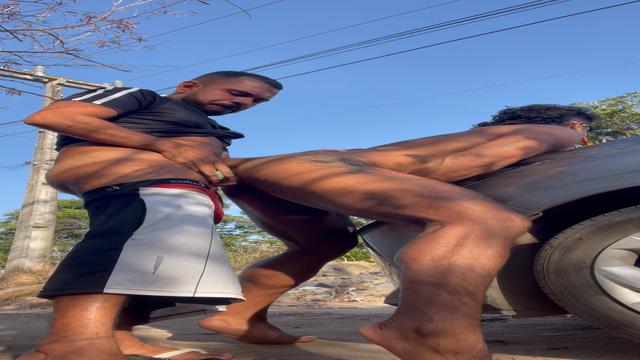 comi o indio no acostamento da pista