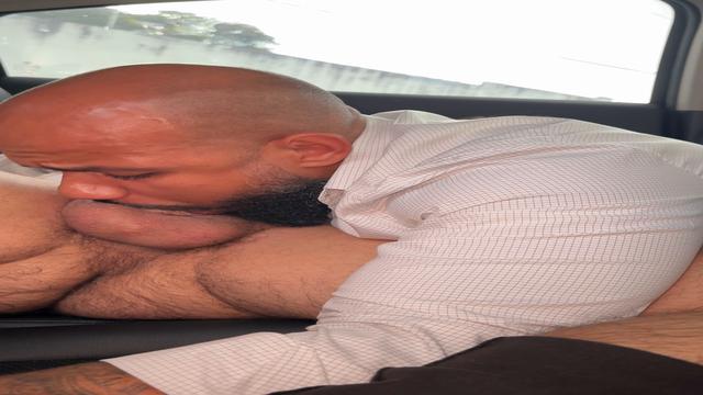 video 203 - sugando a píca no advogado sacudo peludo...