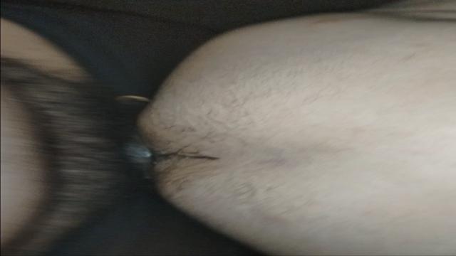 Enchendo o cú do bucetudo de leite 