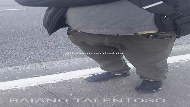 HOJE NA CAMINHADA AVISTEI DE LONGE ESSE COROA E VI Q...