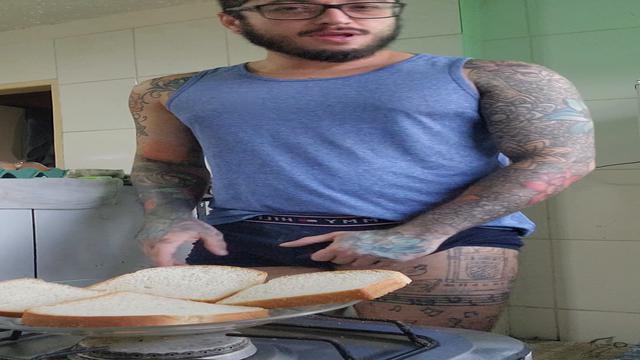 Cozinhando e Gozando na comida